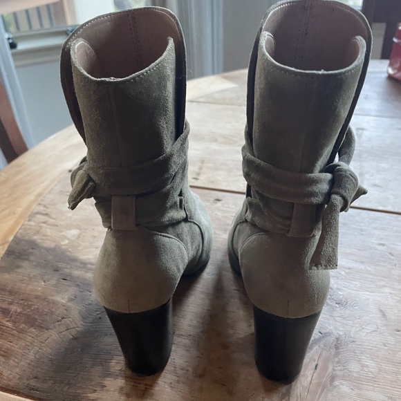Banana Republic Shoes - Size 8 - Olive Green Suede Ankle Boots - Picture 3 of 7